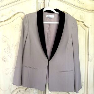 Tahari work Blazer size 16.  Tan with black collar.